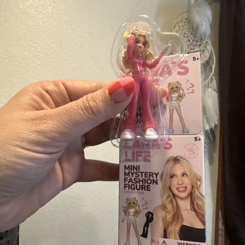Lana’s Life Mini Mystery Fashion Figures Selfie Mode Series 1 With Code
